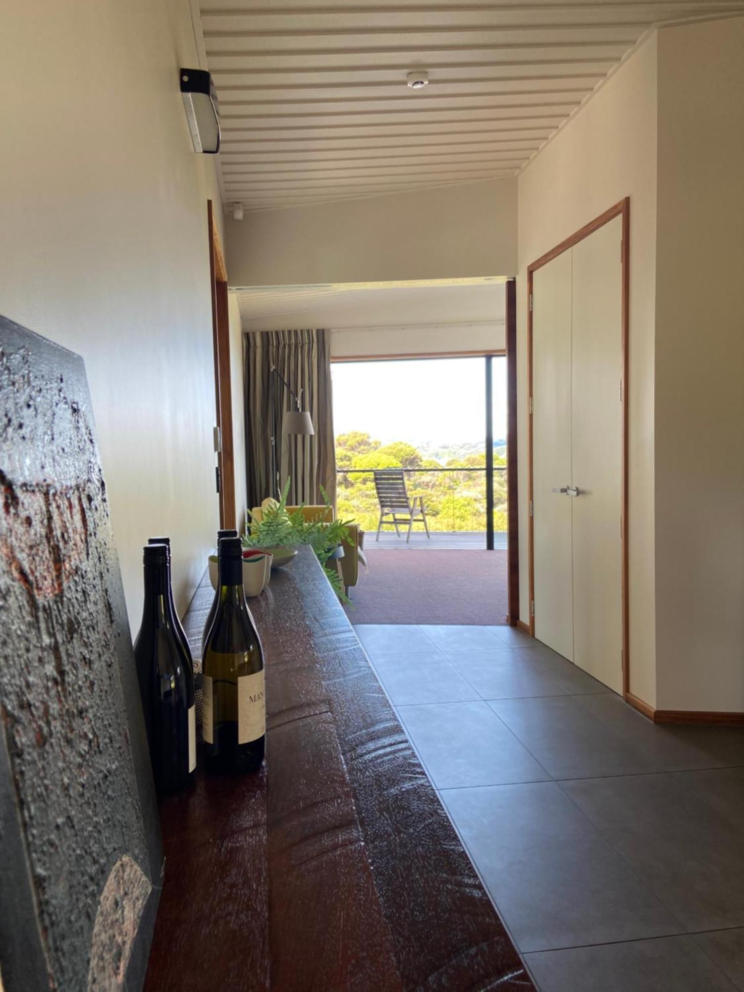 فندق La Bodega Waiheke Island Surfdale المظهر الخارجي الصورة
