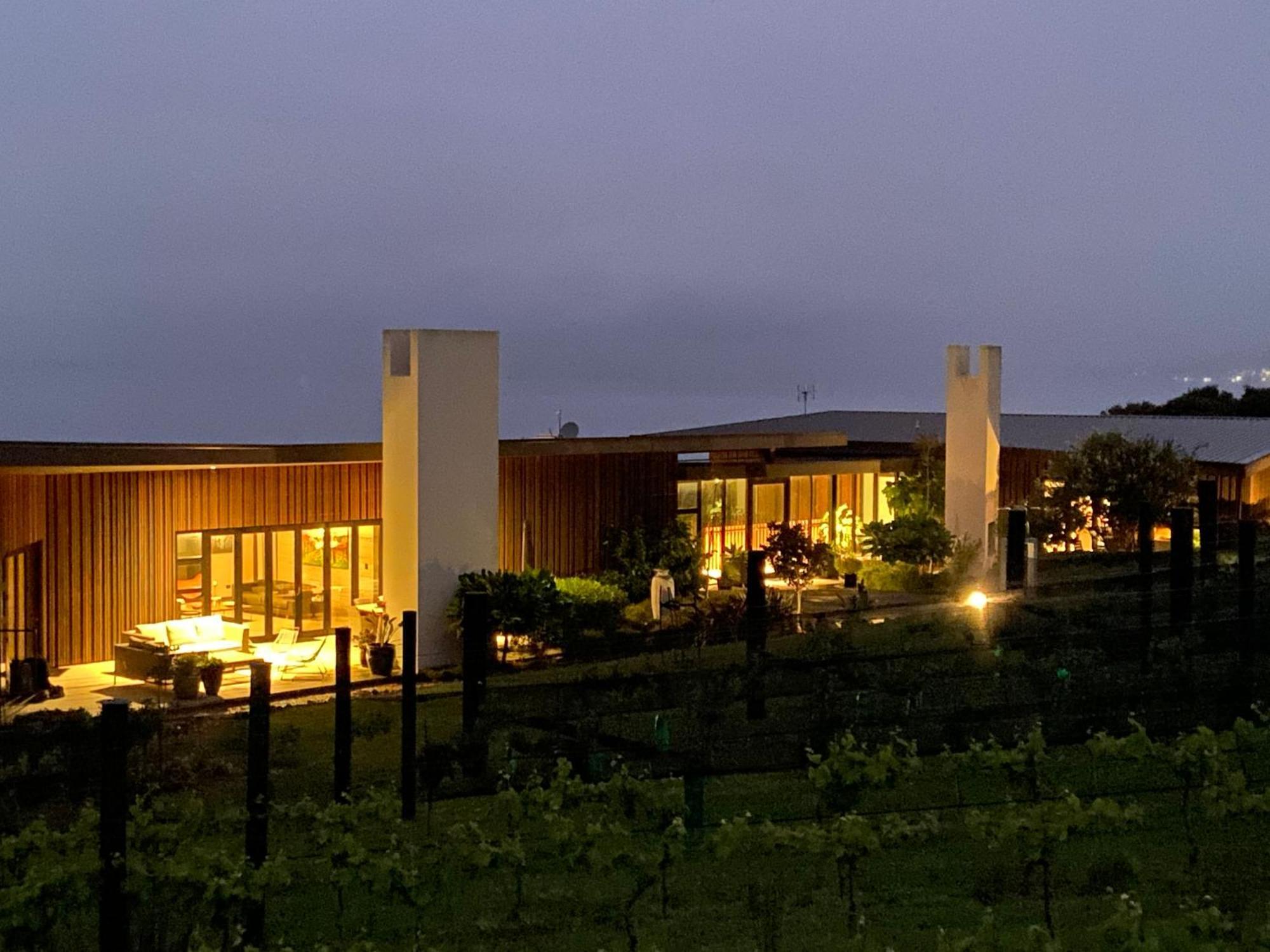 فندق La Bodega Waiheke Island Surfdale المظهر الخارجي الصورة