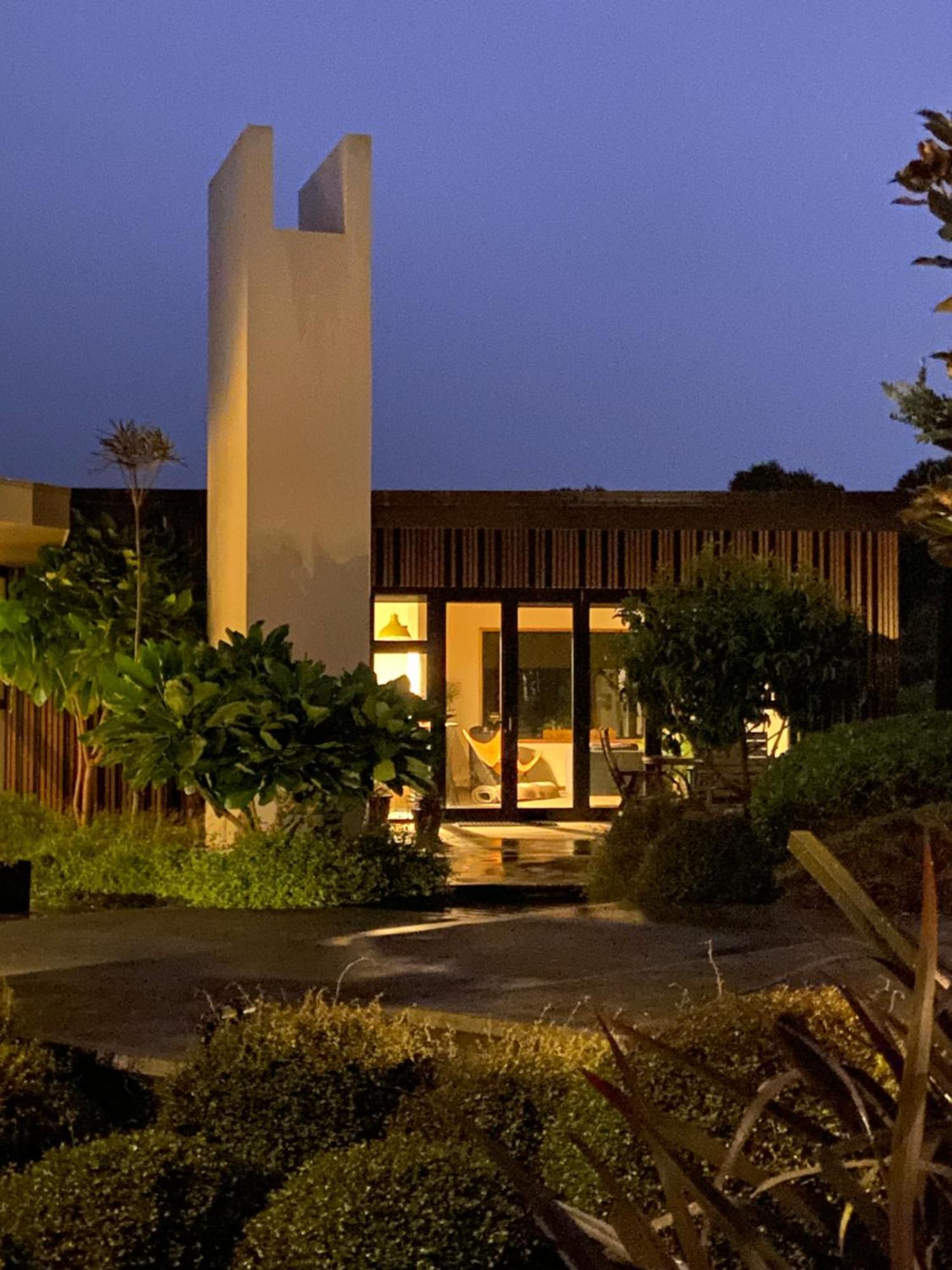 فندق La Bodega Waiheke Island Surfdale المظهر الخارجي الصورة