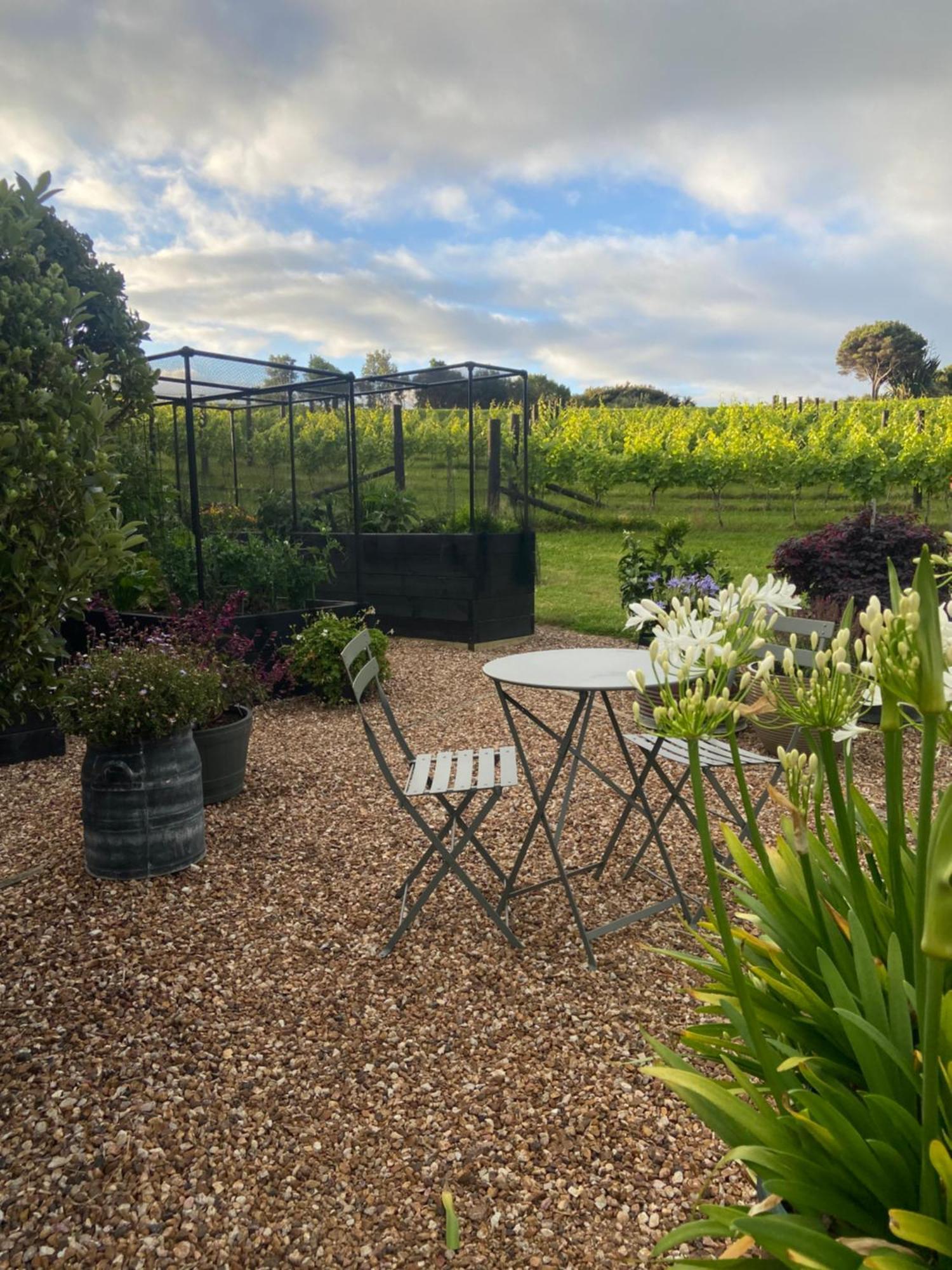 فندق La Bodega Waiheke Island Surfdale المظهر الخارجي الصورة