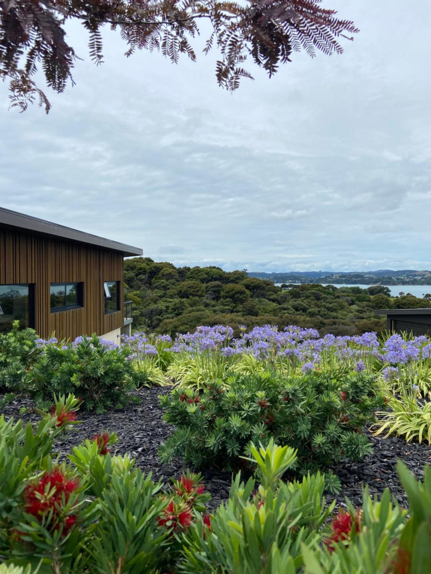 فندق La Bodega Waiheke Island Surfdale المظهر الخارجي الصورة