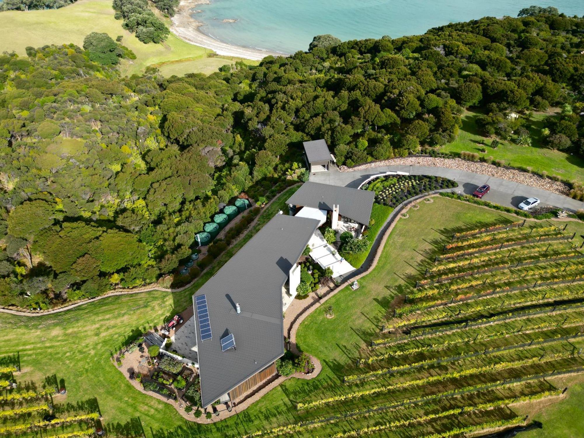 فندق La Bodega Waiheke Island Surfdale المظهر الخارجي الصورة