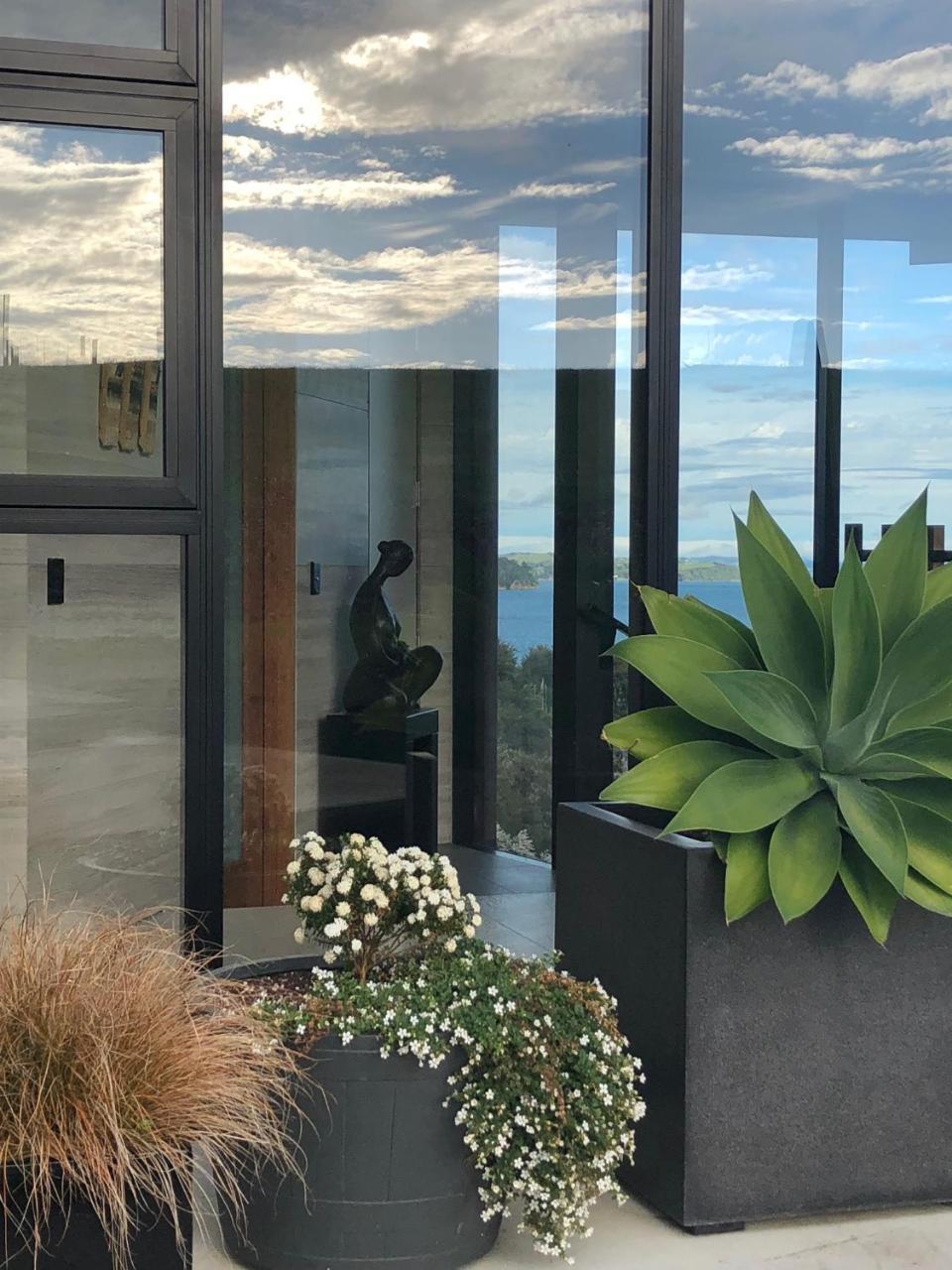 فندق La Bodega Waiheke Island Surfdale المظهر الخارجي الصورة